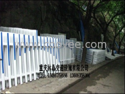 供應(yīng)PVC草坪護(hù)欄