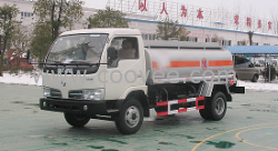 供應(yīng)小型加油車價(jià)格流動(dòng)加油車廠家5噸加油車圖片加油車15377283555