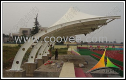 供應葛崗二中操場主席臺雨蓬膜結構