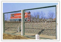 供應(yīng)寶圣鑫鐵路護(hù)欄網(wǎng)廠