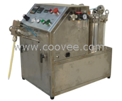 供應小型灌膠機