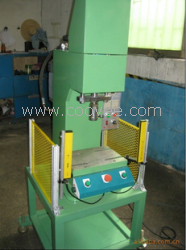 供應鑰匙沖孔弓型機