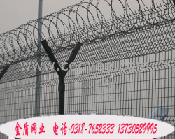供應鐵絲圍網，機場圍網，隔離網價格 金盾護欄網廠家