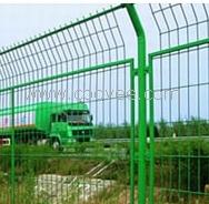 生產供應各種現貨框架護欄網、隔離柵&mdash;德諾
