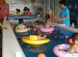 上海供應氣泡按摩于一體的亞克力兒童游泳池