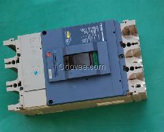 施耐德塑殼斷路器EZD100