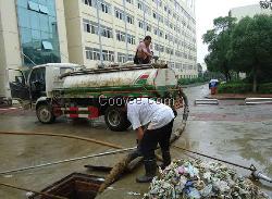 徐州市賈汪區(qū)清理隔油池—槽罐車(chē)抽淤泥