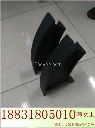 貴州畢節(jié)鋼板焊接護(hù)欄支架-雙牛角